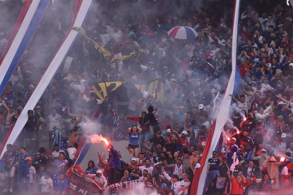 Los Graves Incidentes Que Gener La Hinchada De Nacional En El Cl Sico