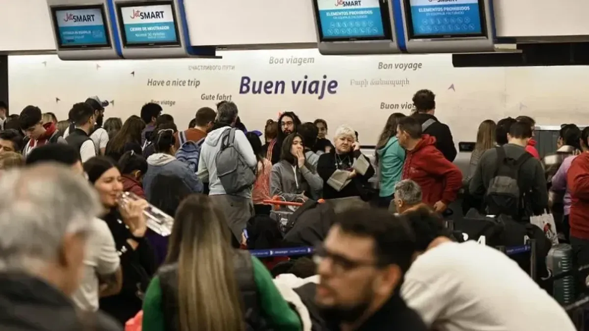 Por El Paro De La Cgt Las Aerol Neas Cancelan Y Reprograman M S De