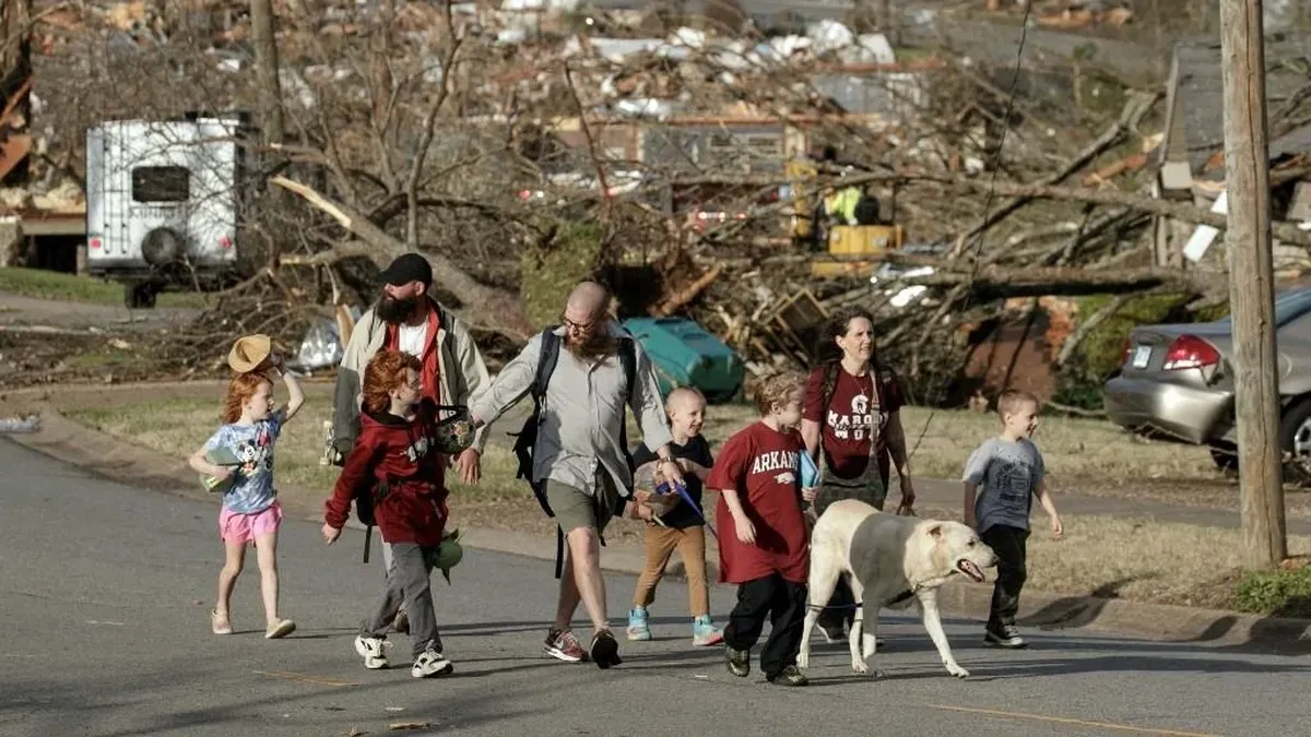 Al Menos 18 Personas Muertas Por Varios Tornados Que Azotaron El Sur Y