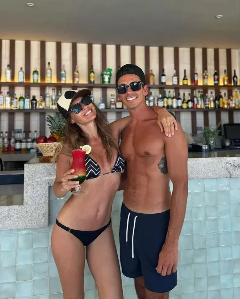 Deslumbrante: Pampita festeja sus 46 años en las playas de México con  amigos y familia