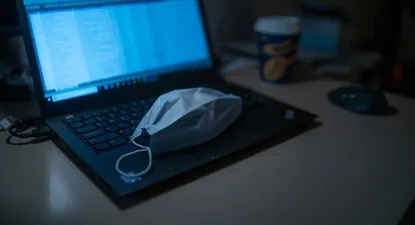 Saludo sin beso y teletrabajo: medidas de empresas uruguayas ante el coronavirus