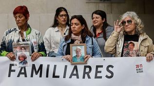 Los familiares de las víctimas de la DANA de Valencia exigen que se investigue cómo actuaron las autoridades ante la tragedia.