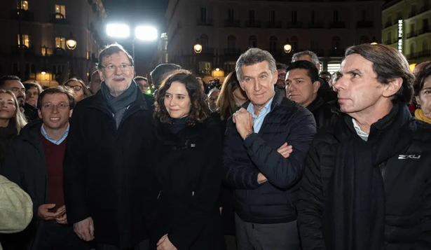 Núñez Feijóo, Díaz Ayuso, José María Aznar y Mariano Rajoy, el jueves en Puerta del Sol en el acto por Venezuela.