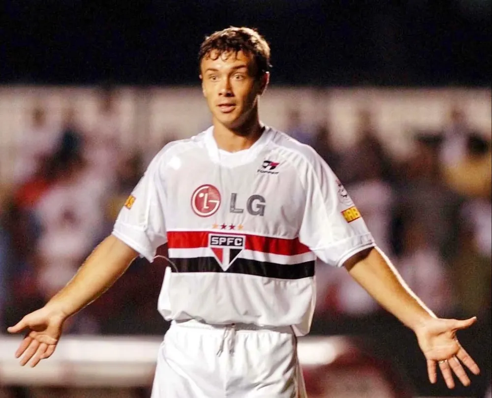 Diego Lugano cuando jugaba en Sao Paulo, rival de la Copa Libertadores de Nacional