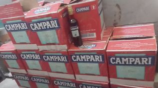 Cajas de Campari en el judicial de Aduanas de Adriana Rodríguez.&nbsp;