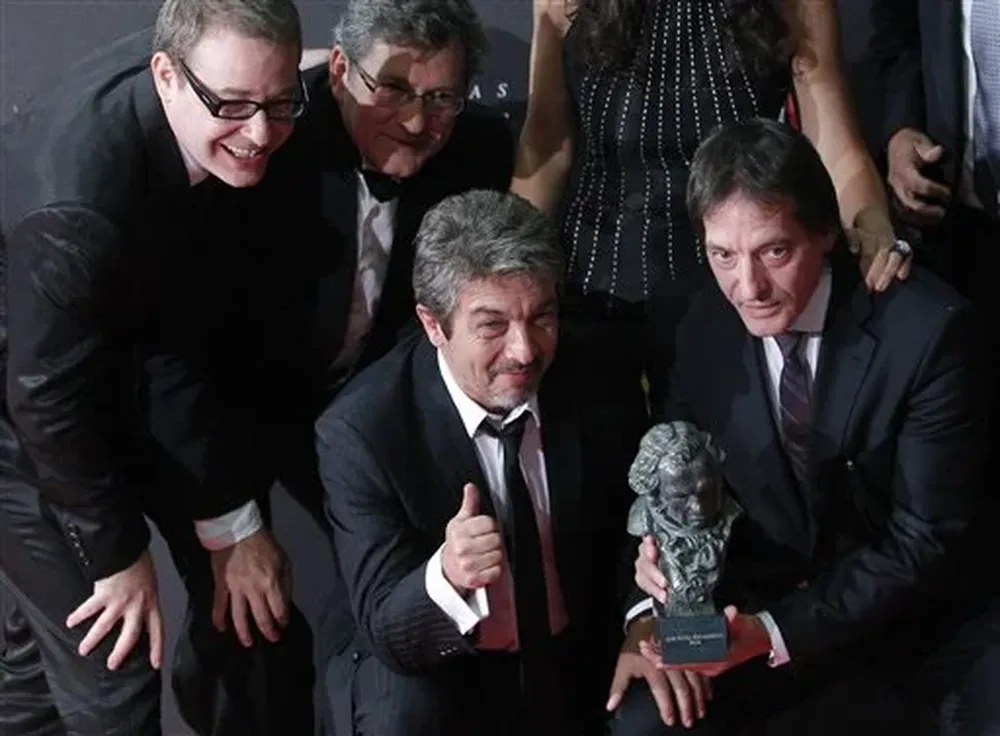 Ricardo Darín y el elenco de Un cuento Chino en la entrega de los premios Goya