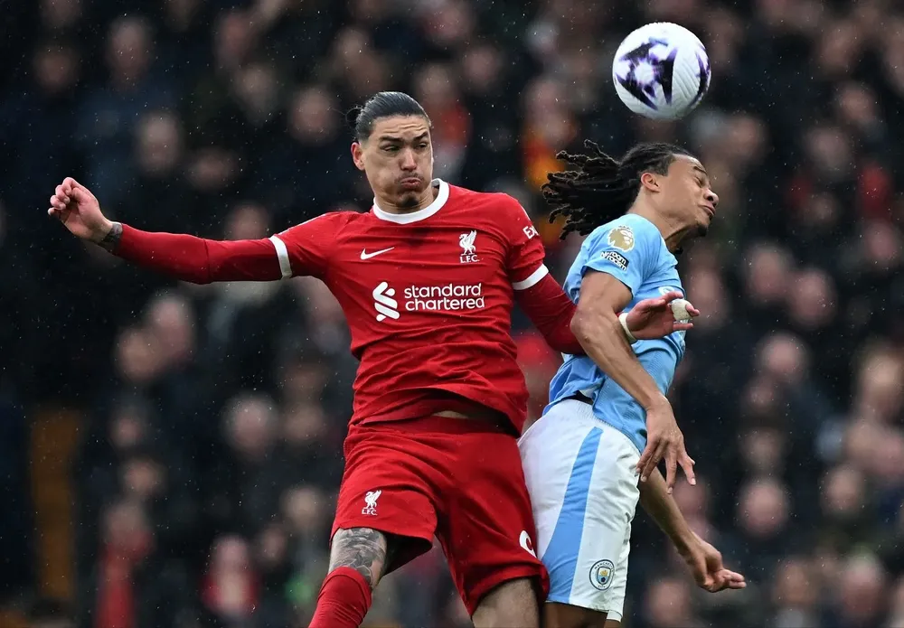 Darwin jugó hasta los 75 minutos ante Manchester City