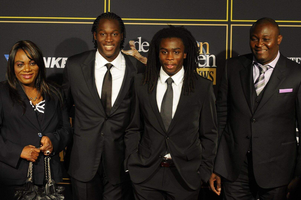 La familia Lukaku en tiempos felices.