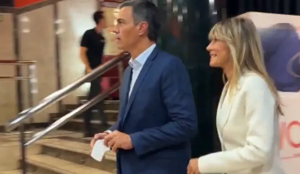 Pedro Sánchez y Begoña Gómez ingresan al cine