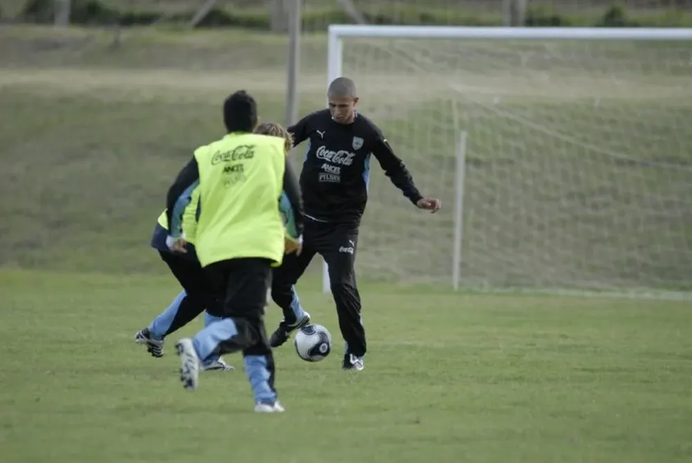 Arismendi en una práctica de la selección en el año 2009
