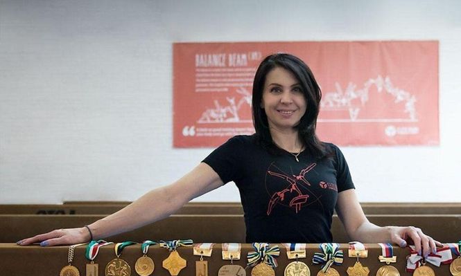 Natalia Yurchenko con algunas de sus distinciones.