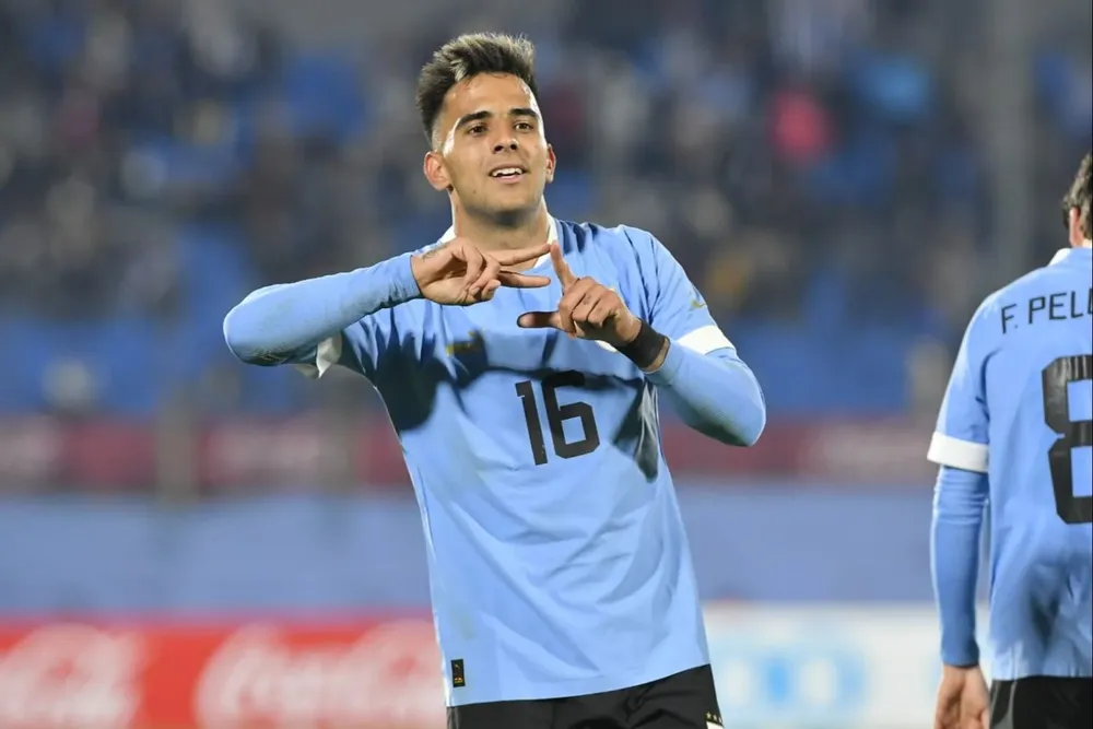 Rodrigo Zalazar festeja otro gol con Uruguay ante Nicaragua
