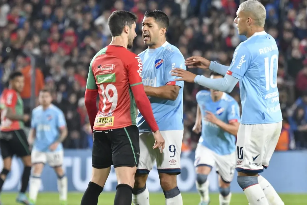 Rodrigo Pérez ante Luis Suárez