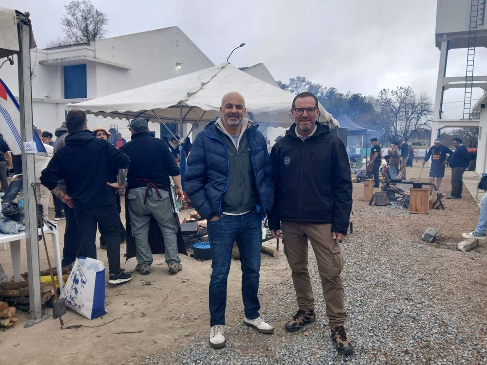 Esteban Moreira, gerente de la sociedad de criadores, junto a Pablo Rostagnol, expresidente del Holando, actual directivo e integrante del jurado. Esteban Moreira, gerente de la sociedad de criadores, junto a Pablo Rostagnol, expresidente del Holando, actual directivo e integrante del jurado.