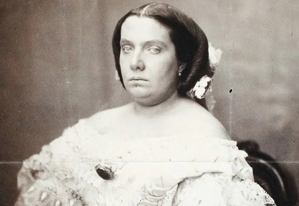 Isabel II fue proclamada reina con sólo 3 años de edad, tras el fallecimiento de su padre, Fernando VII