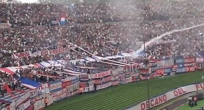 La bengala que tiró la hinchada de Nacional en el clásico por la final del Torneo Intermedio