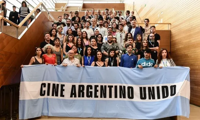 Actores, actrices y cineastas protestan en San Sebastián por posible cierre del INCA