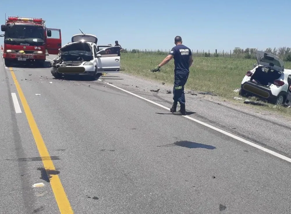 Así quedaron los dos autos luego del accidente.