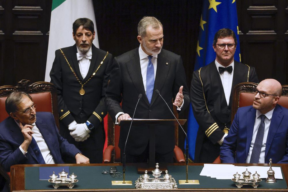 El rey Felipe VI durante su discurso en el Congreso italiano, durante su viaje de Estado a ese país. EFE