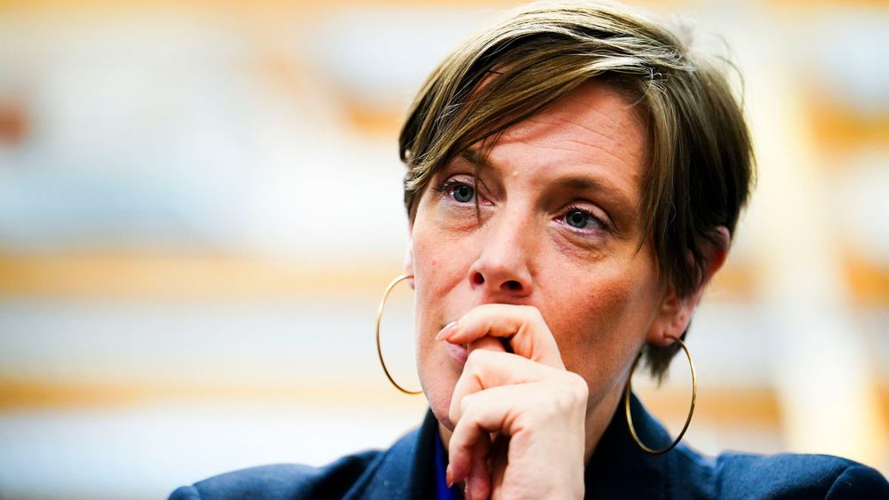 El spiking es "un delito vil que viola la confianza y la sensación de seguridad de las víctimas", dijo la ministra de Protección de Reino Unido, Jess Phillips.
