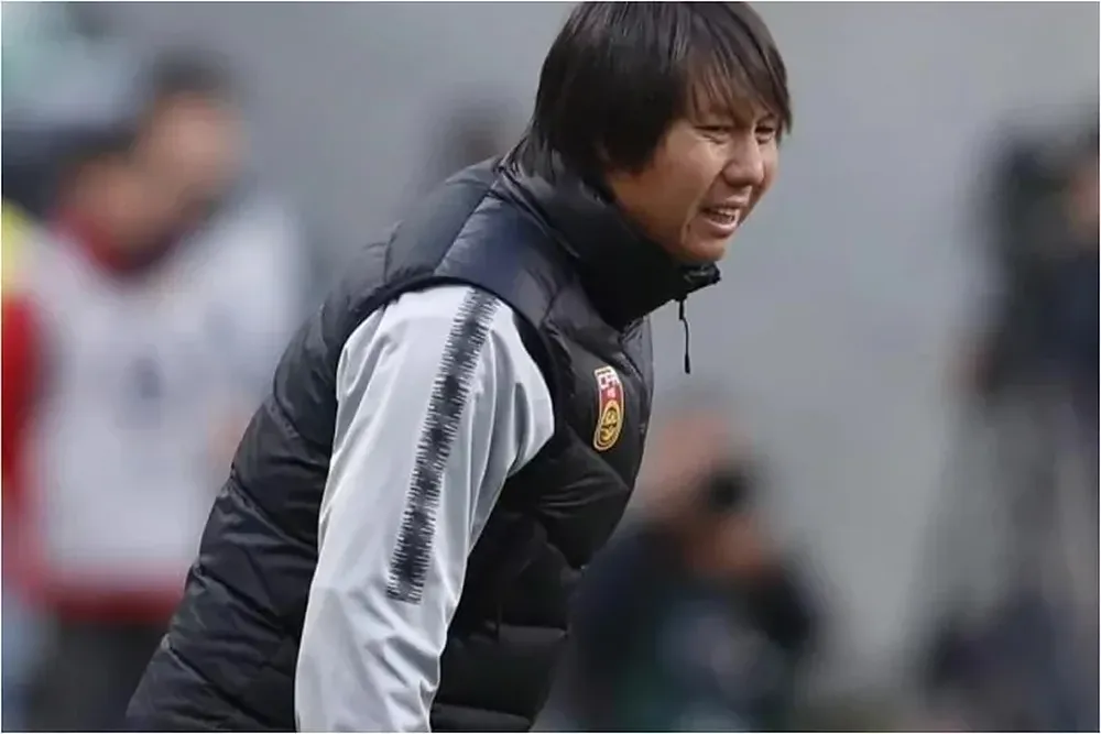 Li Tei fue jugador del Everton inglés y luego se convirtió en DT de clubes chinos.