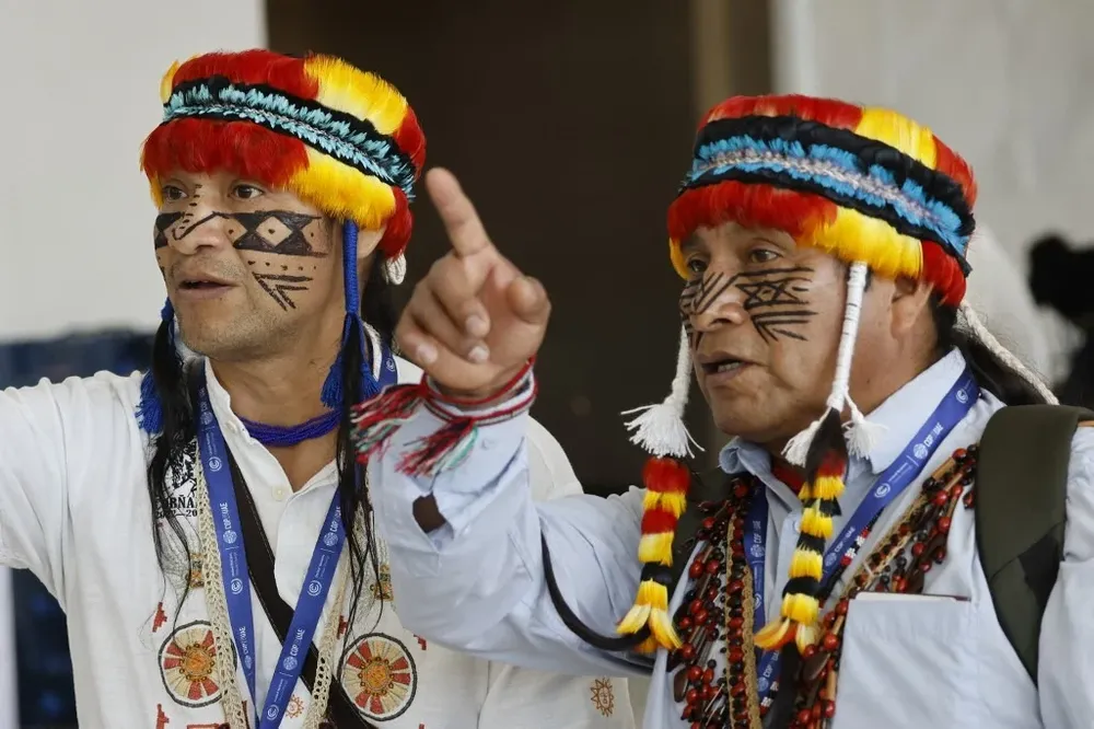 Pobladores de Ecuador que luchan contra la minería y la tala indiscriminada se hicieron presentes junto a otros pueblos originarios.