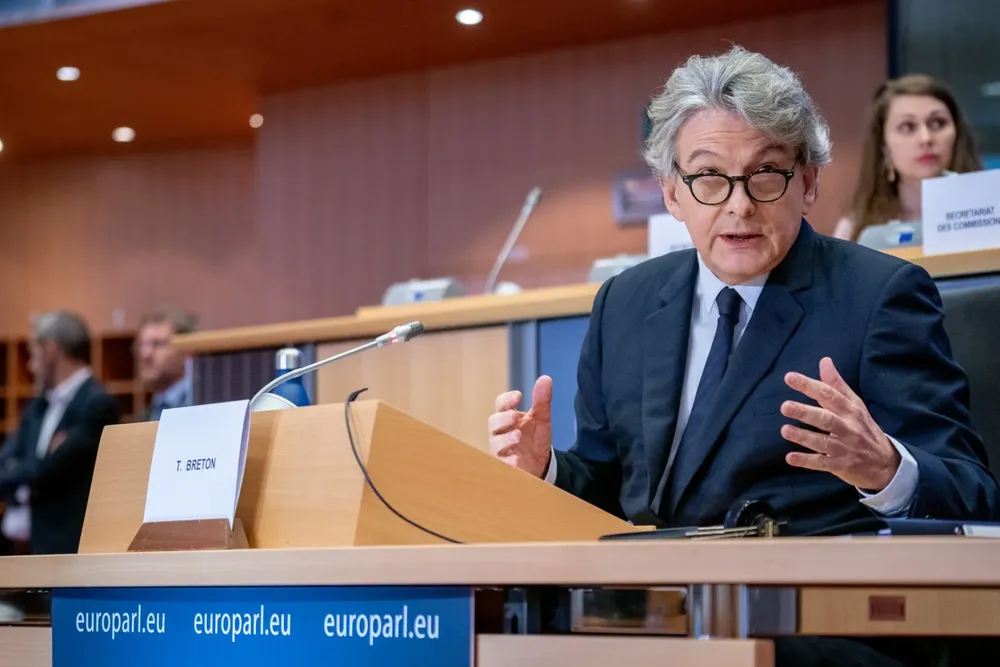 La investigación es por presunta difusión de contenido ilícito e incitación al odio, precisó Thierry Breton, responsable de temas digitales en la Unión Europea.
