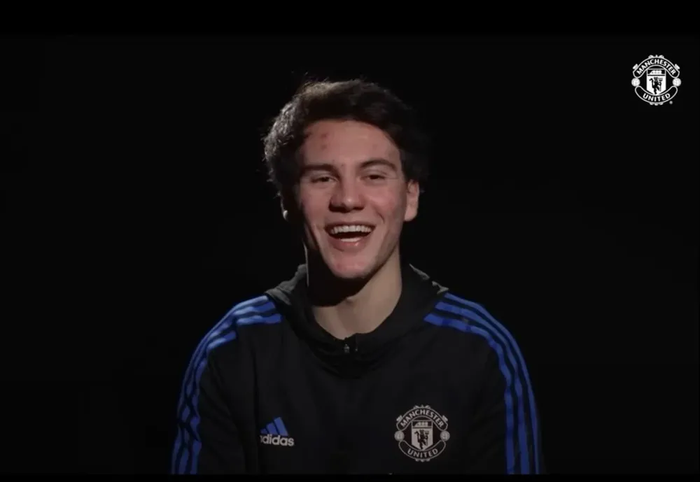 Manchester United le hizo un ping pong de preguntas a Facundo Pellistri