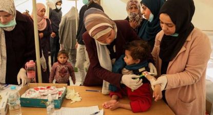 &nbsp; Niños palestinos son atendidos por brigadas médicas en su país natal
