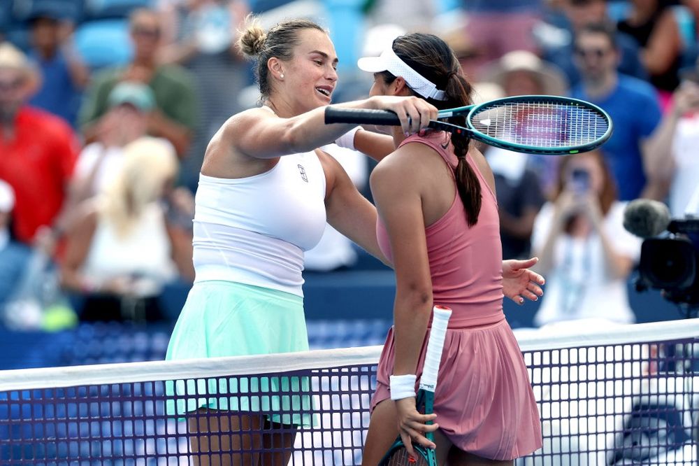 Aryna Sabalenka y Emma Raducanu Aryna Sabalenka y Emma Raducanu