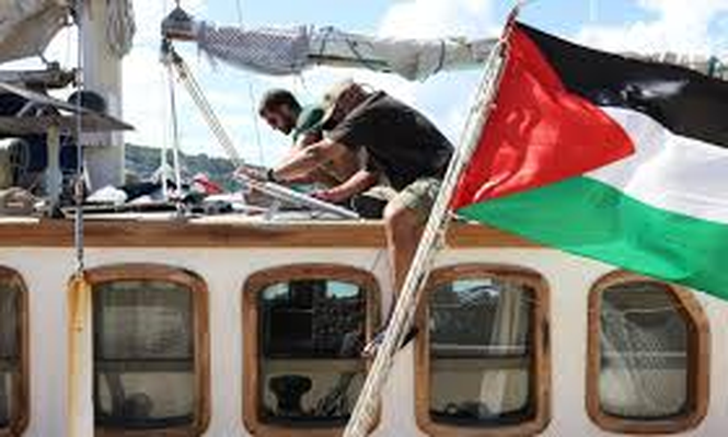 Barco de la flotilla que viaja a Gaza
