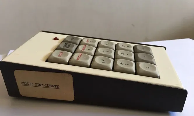 Un viaje a la tecnología presidencial uruguaya de los 80