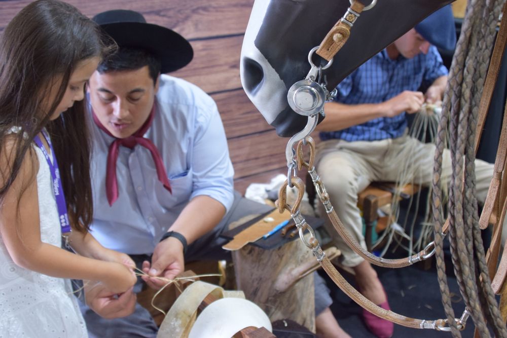 Guasqueros en Agro en Punta: verlos trabajar... y probar también, un atractivo para el público.