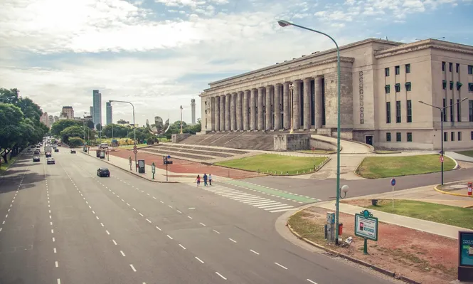 Según su rector, la UBA podría cerrar este año.