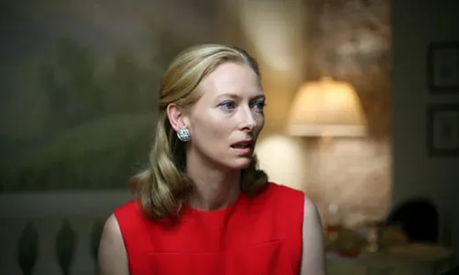 Tilda Swinton en la debacle de una familia