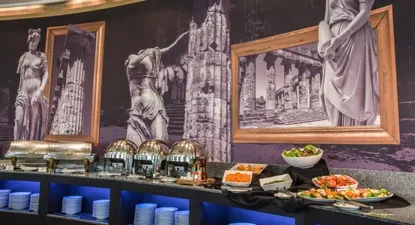 Mural con referencias griegas para la renovación del Arcadia