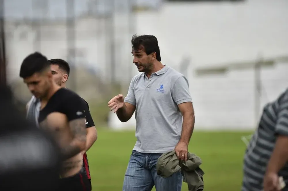 A Tiscornia lo acompañan Heber Dos Santos, Nicolás Gandini y Sergio Navarro.