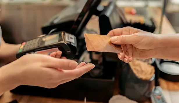 Aumentó la emisión de tarjetas prepagas uruguayas para turistas argentinos