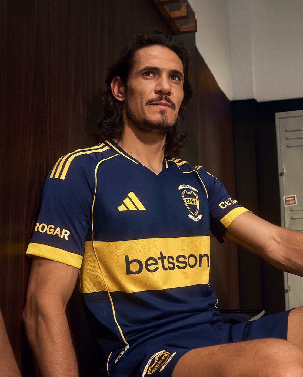 Edinson Cavani con la nueva camiseta de Boca Juniors Edinson Cavani con la nueva camiseta de Boca Juniors