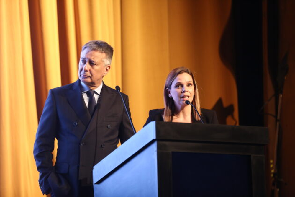 La conducción del evento fue realizada por los periodistas Rolando Graña y Mariana Contartesi. 