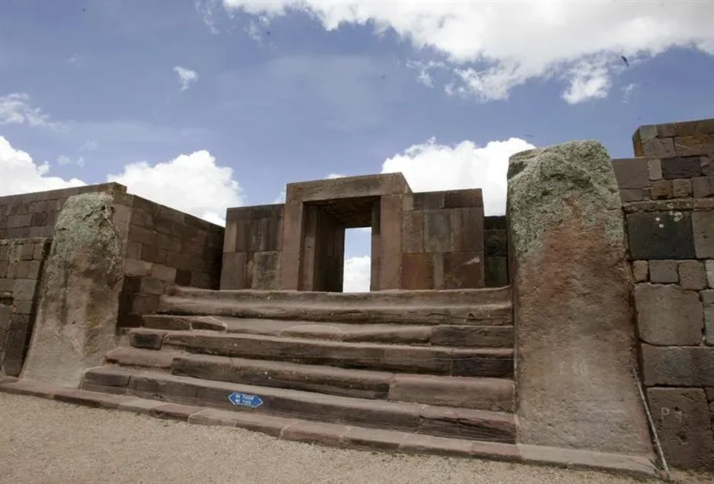 Bolivia- Parte de Tiahuanaco que es usado para demostrar que el imperio andino legó su cultura a los incas