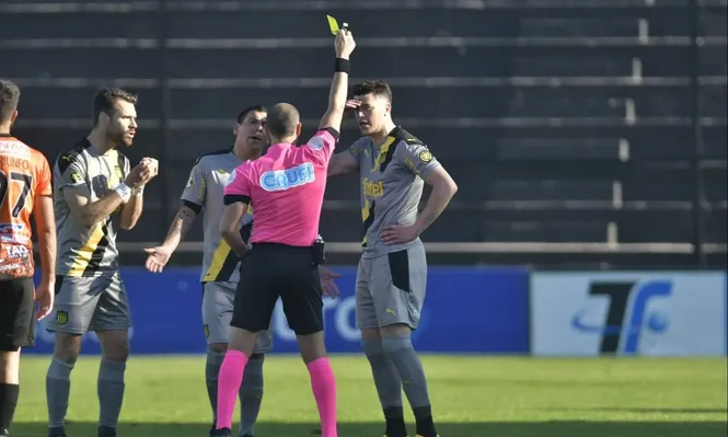 Burgos amonestó a Rodríguez