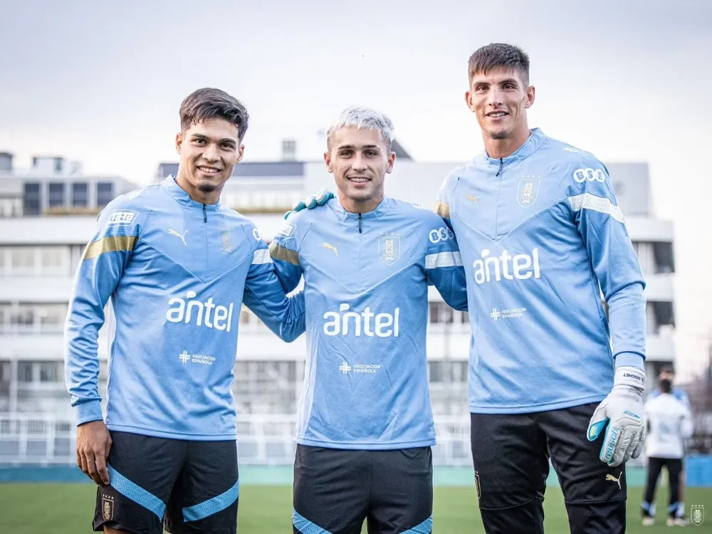 Matías Arezo, Diego Hernández y Sergio Rochet en Japón