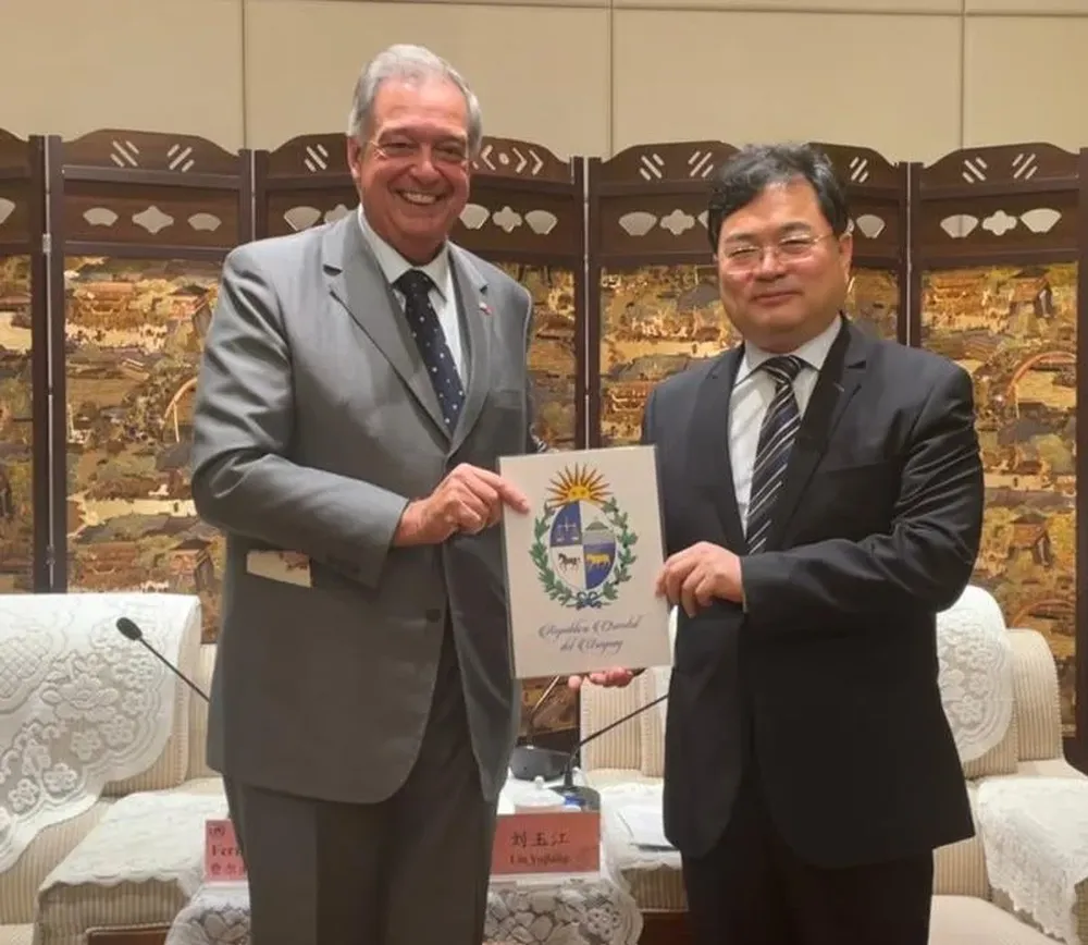 El regalo especial del ministro a jerarcas chinos.