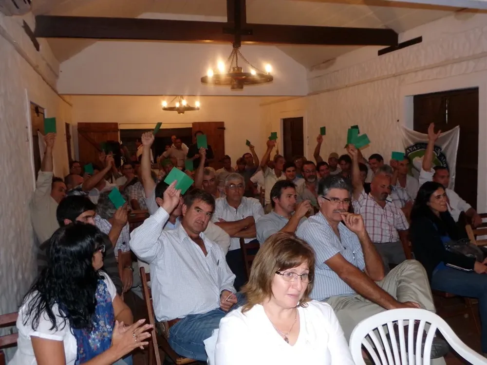 Mucha gente asistió al plenario realizado en Cardona