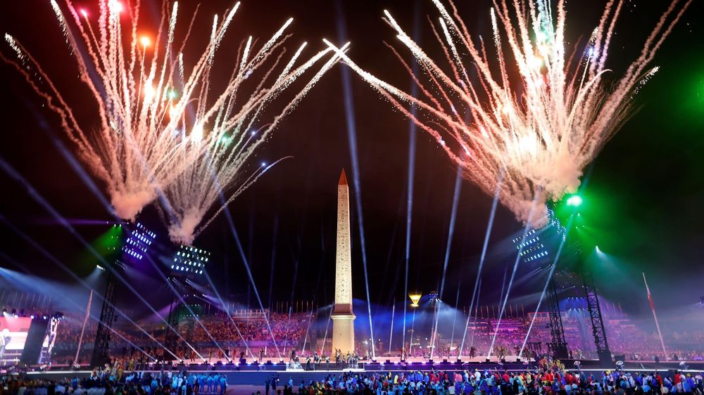 La ceremonia inaugural de los Juegos Paralímpicos París 2024 concluyó con un deslumbrante espectáculo de fuegos artificiales.