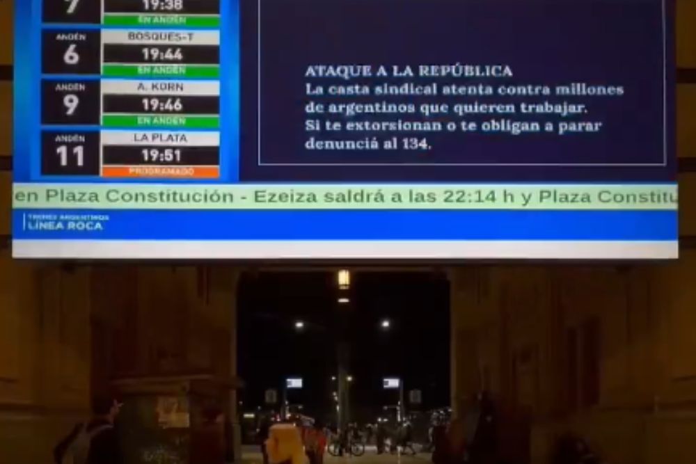 El mensaje se difundió en estaciones de trenes y en redes sociales, acusando a la casta sindical de extorsionar a los trabajadores a través del paro general.
