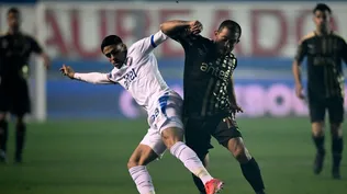 En la cancha, Peñarol eliminó a Nacional de la Sudamericana