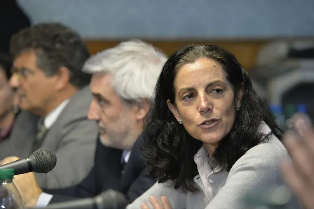 La ministra de Economía se reunió con senadores del Partido Nacional.