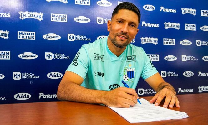 Martín Campaña firmó contrato con Liverpool